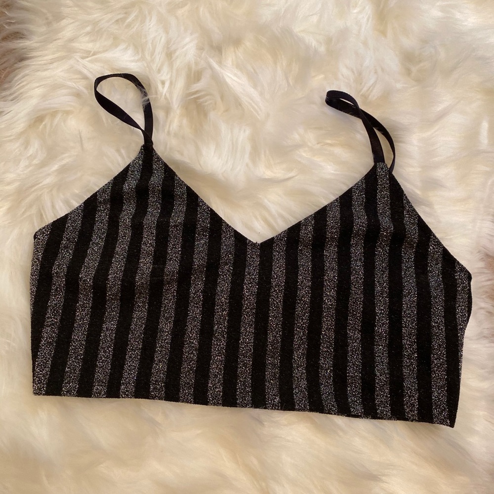 Crop top✨ - Picture 2 of 2
